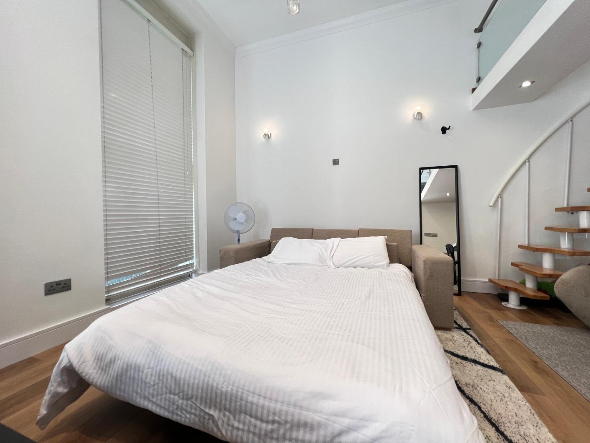 3.5 High Ceilings - Centrally Located Лондон Экстерьер фото